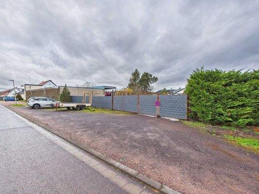 Großzügiges Baugrundstück mit Bestandsgebäude in Überherrn