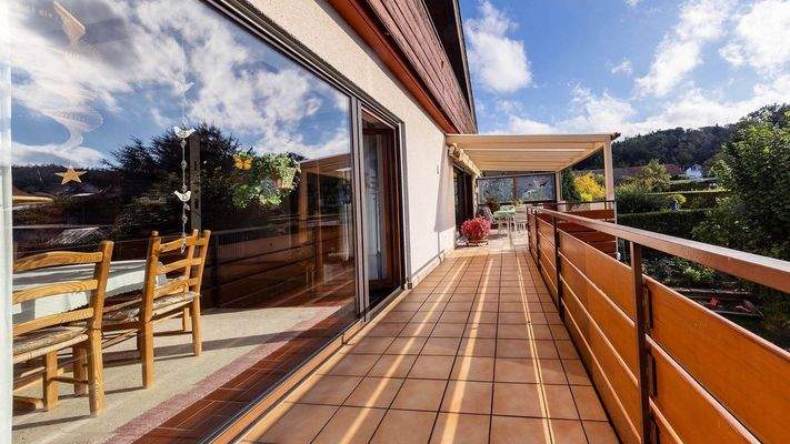 großer Sonnenbalkon