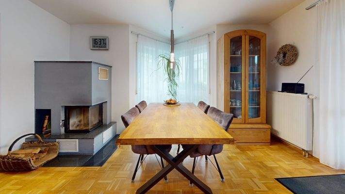 Essbereich mit Kamin 