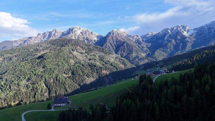Agstner-Hof-Oberparzenberg-Luxus-Immobilie-Chalet-Olang-Bauernhof-Sanierungsbedürftig-Bauernhaus-Kronplatz-Skigebiet-südtirol-urlaub-Aussicht-Alleine-mitten in der Natur-Autonom-Quelle