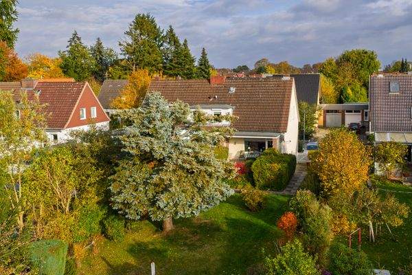 Rückansicht Haus mit Garten