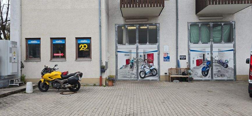 Halle und Büro - Ansicht