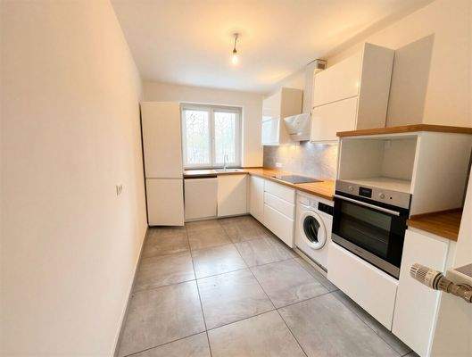 Moderne Küche mit E-Geräten