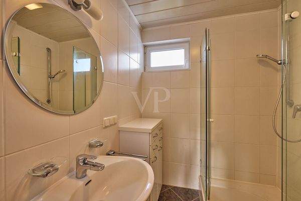 Tageslichtbad mit Dusche im OG 