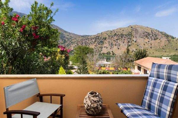 Kreta, Georgioupoli: Schönes Haus zum Verkauf mit herrlichem Blick auf den Kournas-See