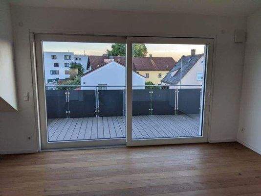 Eine Hebeschiebetüre zum Balkon ohne Schwelle