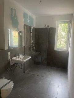 Duschbad OG re mit Fenster