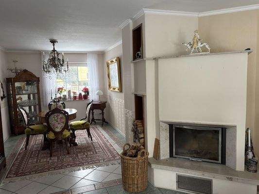 EG Wohnzimmer Straßenblick