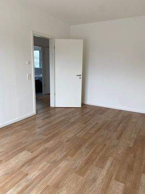 Leeres Zimmer mit Holzboden