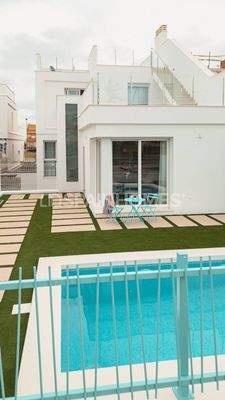 3-Bedroom Villas with Pools and Parking in Los Alcázares Murcia