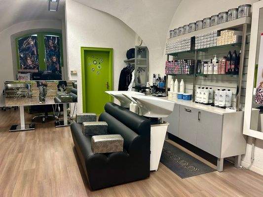 Gewerbeimmobilie-in-bozen-zu-kaufen_immobilien-in-bozen-kaufen_friseursalon-kaufen_friseursalon-kaufen-in-bozen-Immobilien-südtirol_immobilien-in-südtirol_wohnung-in-bozen-kaufen_wohnung-kaufen-in-südtirol_wohnung-kaufen-für-wenig-geld_günstge-gewerbeimmo