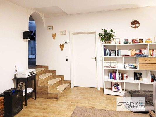 Wohnzimmer zu Schlafzimmer und Bad oben.jpg