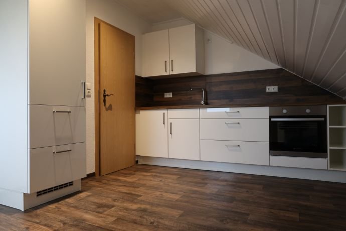 2-Zimmer-Wohnung mit Einbauküche und neuem Bad komplett renoviert