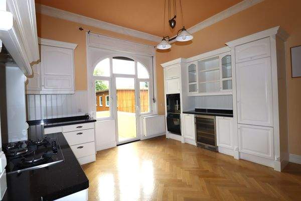 Erdgeschoss- Küche mit Terrassenzugang 