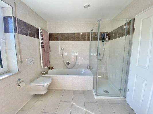 Badezimmer im Erdgeschoss