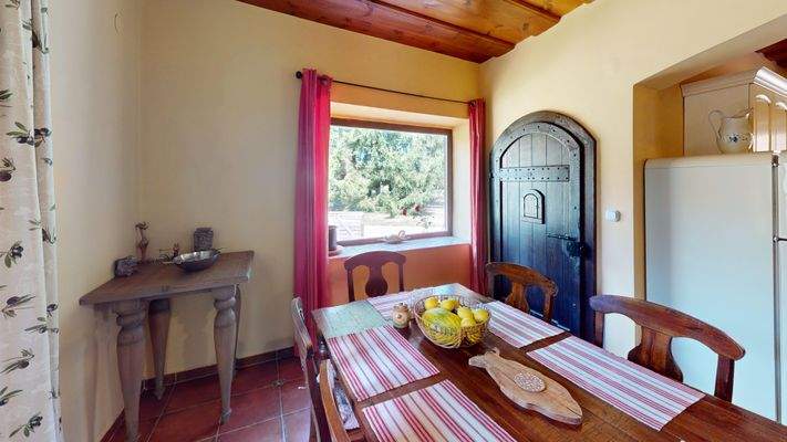 Oriszentpeter-Siskaszeri-ut-Dining-Room 1.jpg