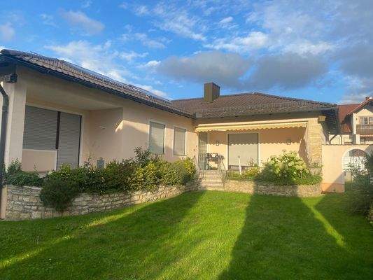 Süd-West-Terrasse (mit Markise) und Garten