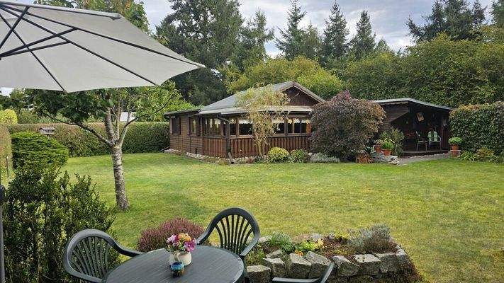 Blick auf Grundstück und Haus