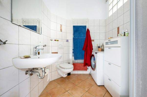 Badezimmer (Maisonette-Wohnung links)