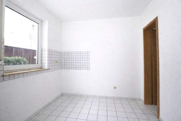 Küche mit Vorratsraum