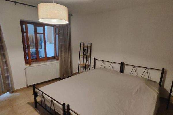 Kreta, Kavousi: Traditionelles Dorfsteinhaus mit Gästehaus zu verkaufen