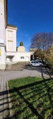 Die Stellplätze zur Gemeinschaftsgrünecke hin