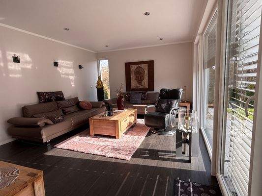 Lichtdurchflutetes Wohnzimmer