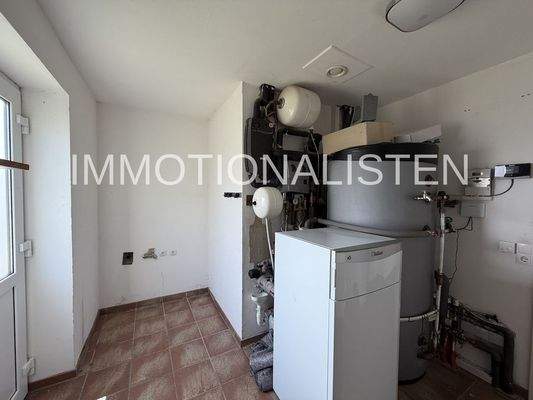 Heizungsraum mit Waschmaschinenanschluss
