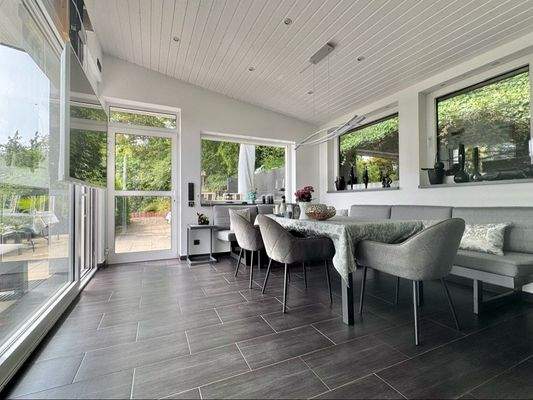 ... modernen Wintergarten (EG).