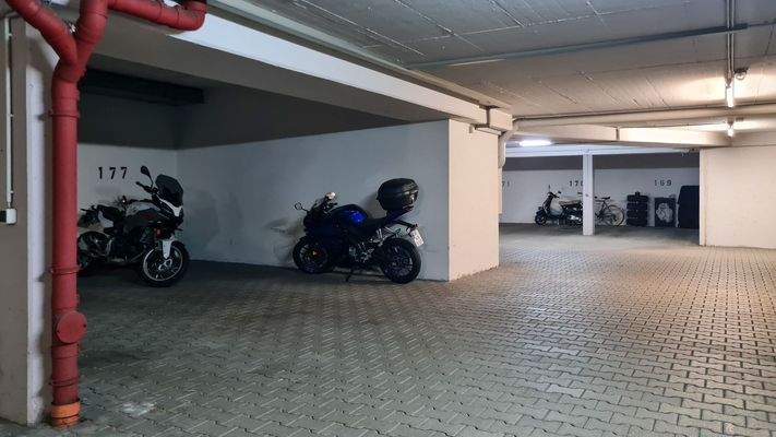 Tiefgaragenstellplatz