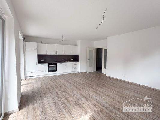 Wohn- und Esszimmer mit offener Küche