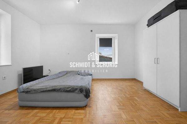 Schlafzimmer / EG links