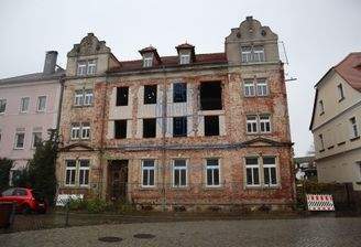 Straßenseitige Fassadenansicht