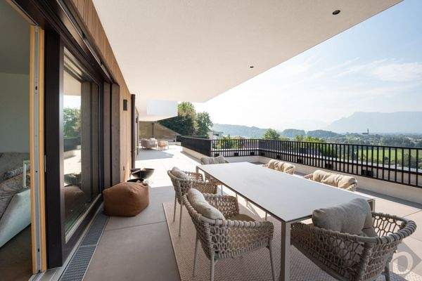 Überdachte Südwestterrasse