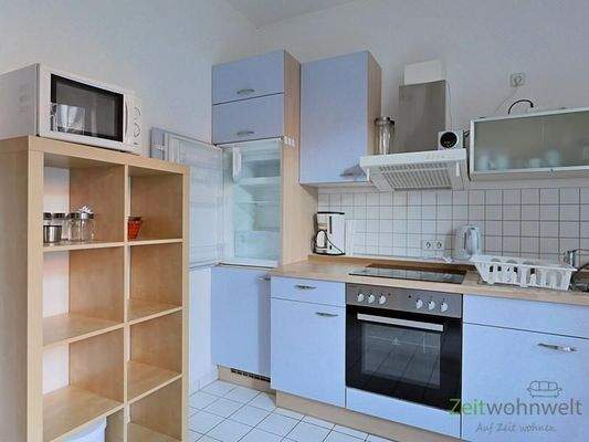 Mikrowelle, Kühlschrank, Herd