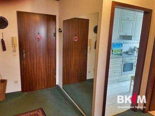 Eingang mit Blick in Küche