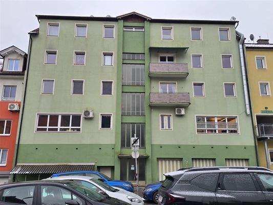 Haus Ansicht vom KFZ Parkplatz