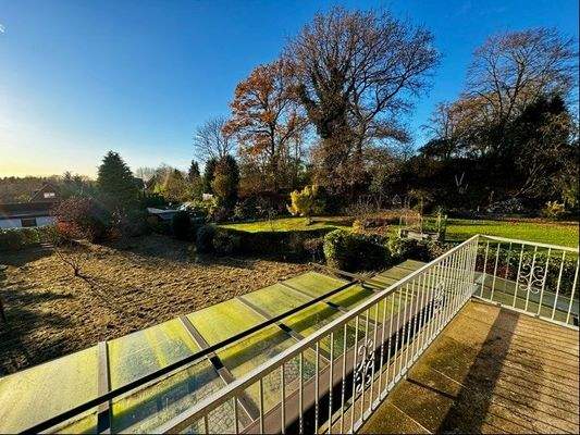 Blick vom Balkon zum Nachbarn