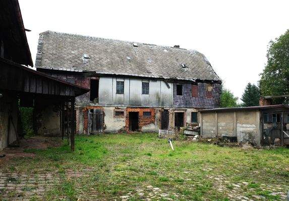6 abrissreife Schuppengebäude.JPG