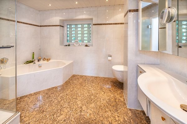 Badezimmer Ansicht 1