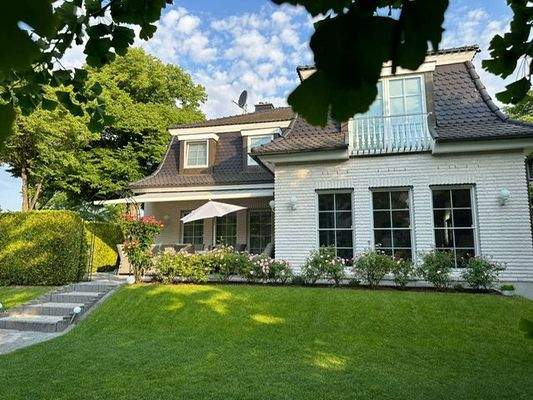 Gartenblick und zum Haus Rückseite.JPG