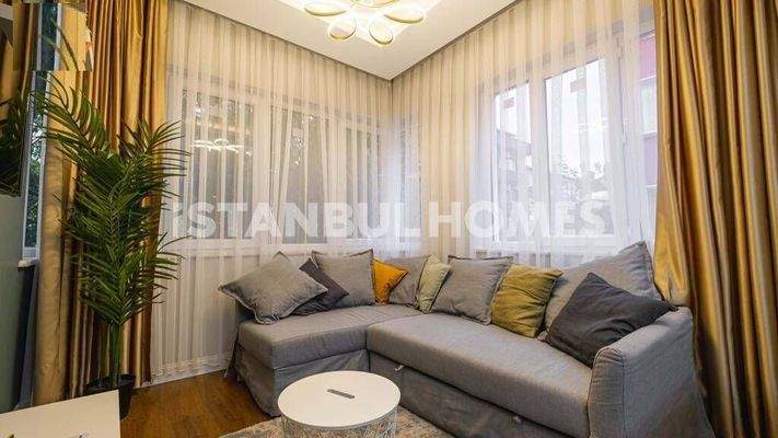 Furnished Corner Property in Istanbul Aksemsettin