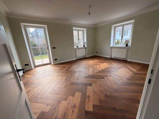 der helle Wohn-/Essbereich