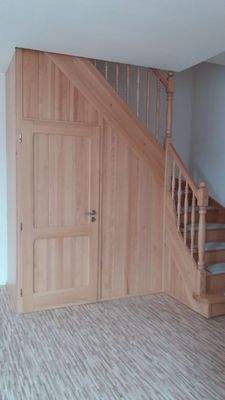 Abstellkammer unter der Treppe