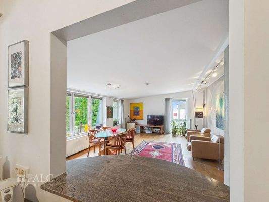 Durchreiche Küche und Essbereich