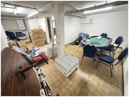 Großer Raum im Untergeschoss