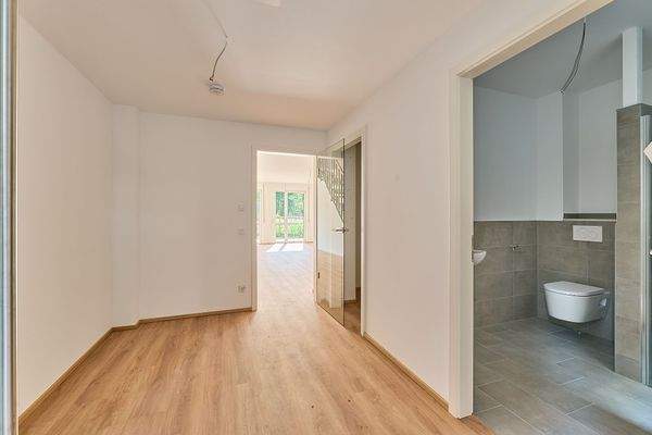 Leo II N.4.1. Flur &amp; GästeWC EG.jpg