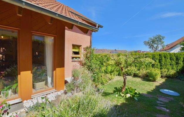 Schön angelegter Garten