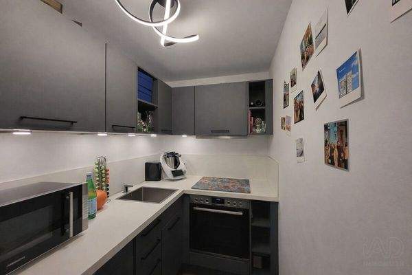 Moderne Küchenecke mit akzentuierten Details (1)