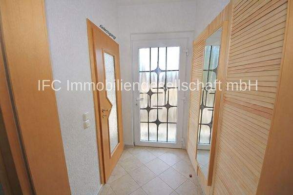 Hauseingang / Windfang im EG